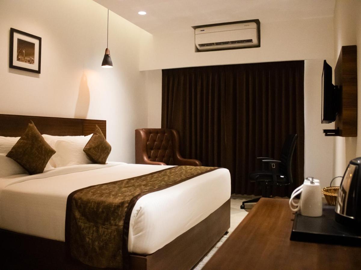 Kochi The Runway Hotel מראה חיצוני תמונה