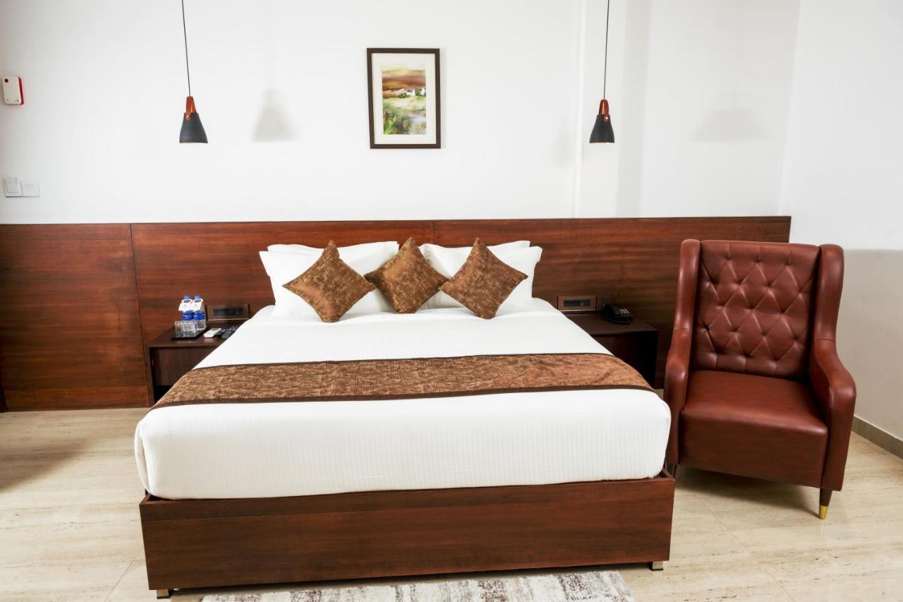 Kochi The Runway Hotel מראה חיצוני תמונה