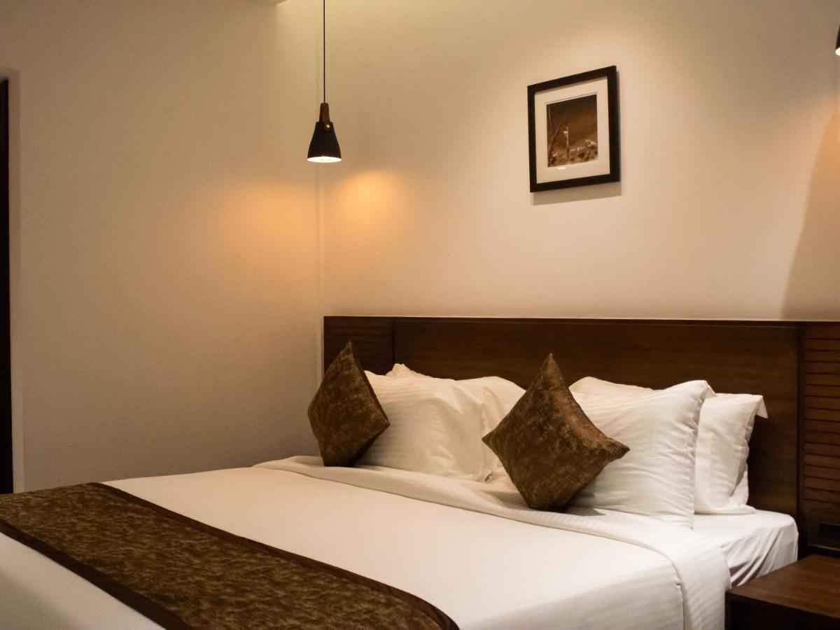 Kochi The Runway Hotel מראה חיצוני תמונה