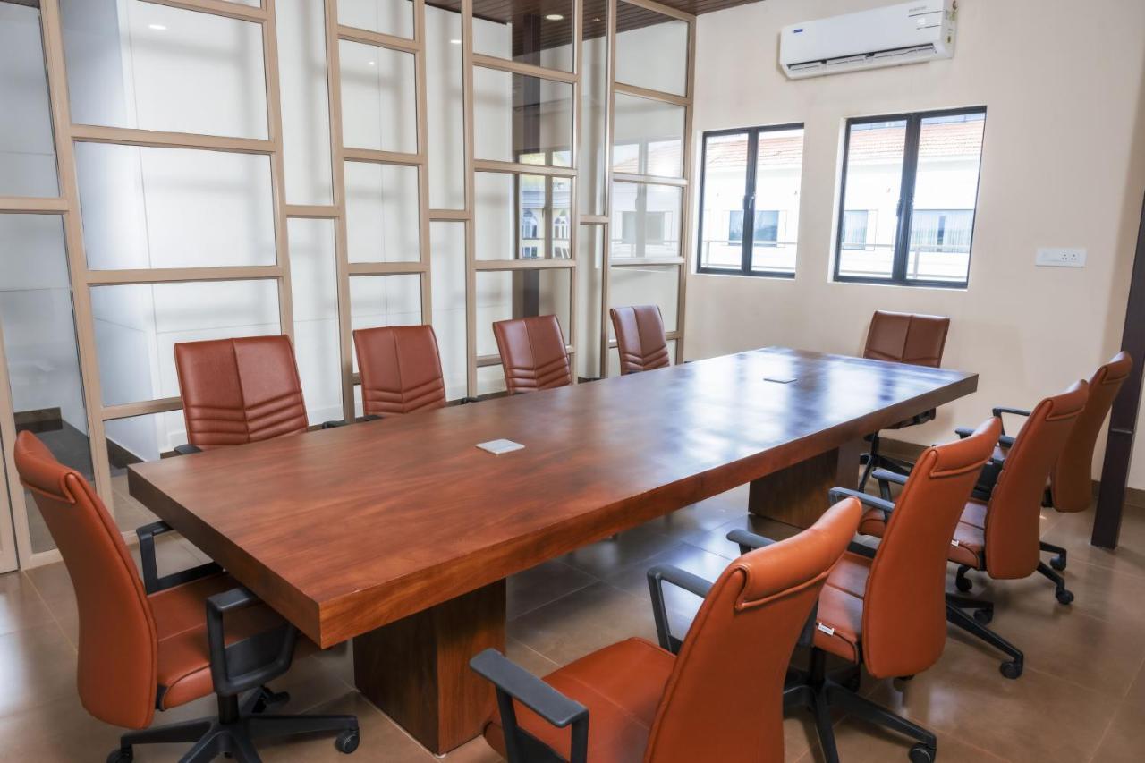 Kochi The Runway Hotel מראה חיצוני תמונה