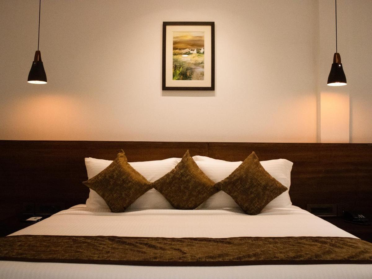 Kochi The Runway Hotel מראה חיצוני תמונה