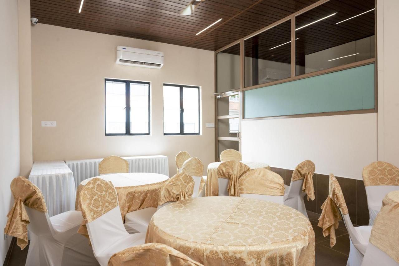 Kochi The Runway Hotel מראה חיצוני תמונה