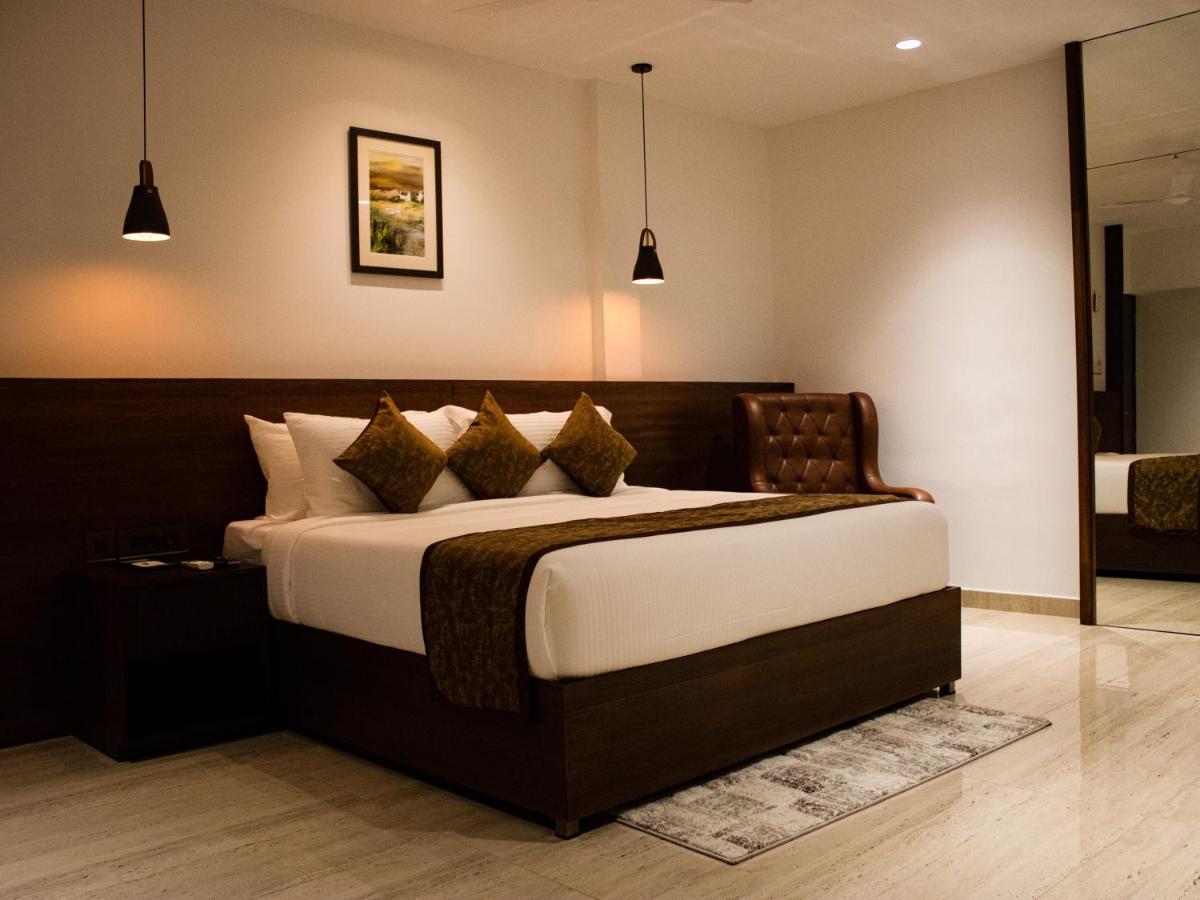 Kochi The Runway Hotel מראה חיצוני תמונה
