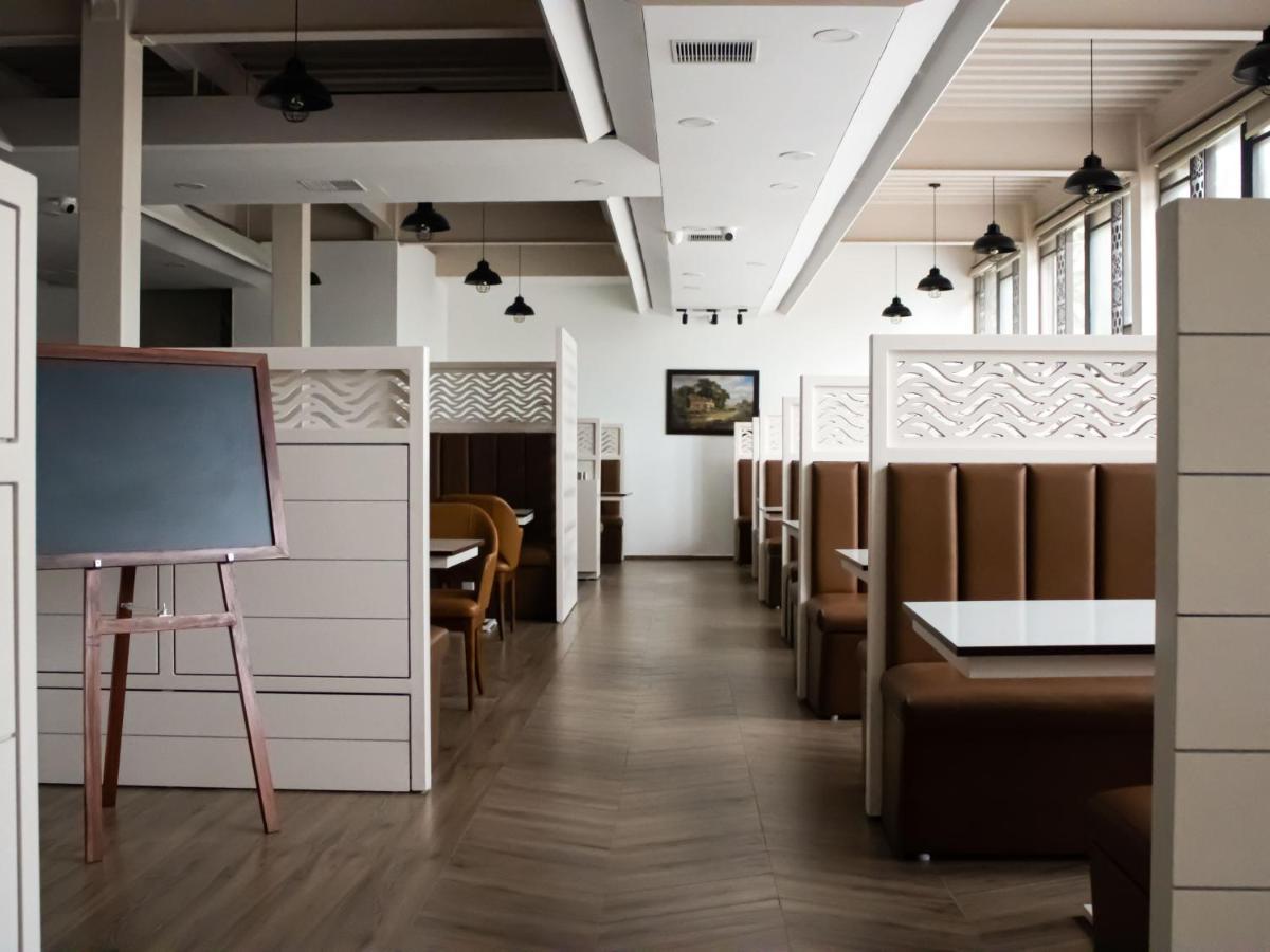 Kochi The Runway Hotel מראה חיצוני תמונה