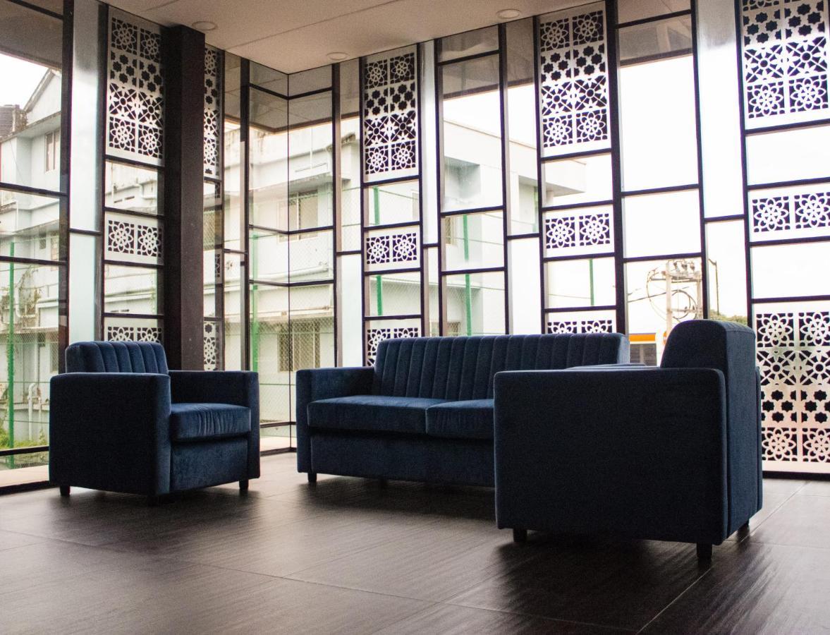 Kochi The Runway Hotel מראה חיצוני תמונה